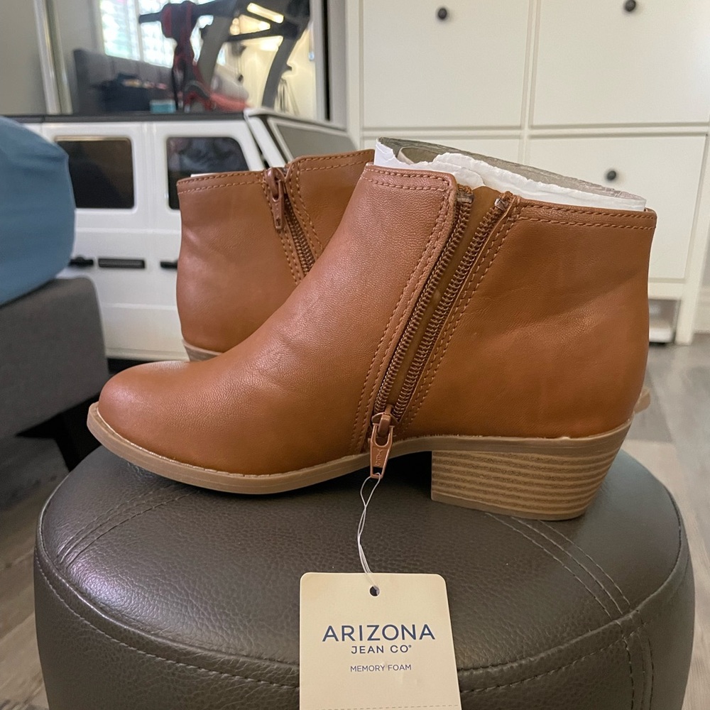 Boots - Picture 3 of 6